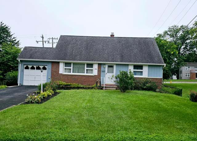 Property at 1 Hadley Rd, Greenhills, OH 45218, 4 beds, 2 baths