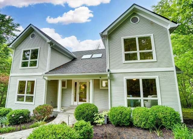 Property at 900 Apple Hill Rd, Cincinnati, OH 45230, 5 beds, 4 baths
