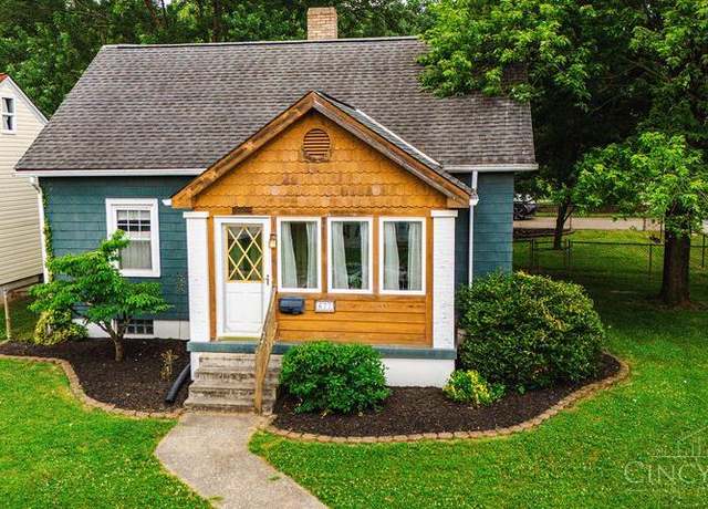 Property at 677 Ridgewood Ave, Hamilton, OH 45013, 2 beds, 1.5 baths
