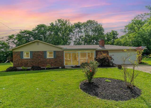 Property at 9040 Saxton Dr, West Chester, OH 45069, 3 beds, 1.5 baths