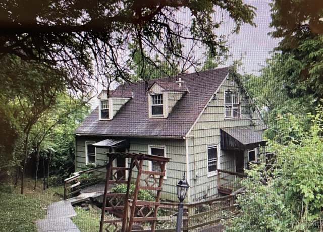 Property at 1595 Thompson Heights Ave, Cincinnati, OH 45223, 2 beds, 1 bath