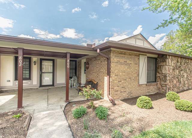 Property at 800 Pine Needles Dr, Washington Twp, OH 45458, 2 beds, 2 baths