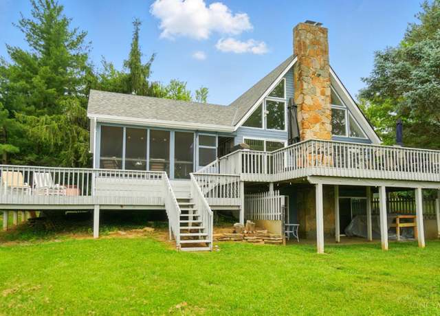 Property at 1090 Lorelei Dr, Perry Twp, OH 45118, 5 beds, 3 baths