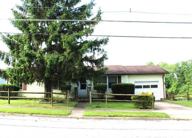 Property at 207 John St, Hillsboro, OH 45133, 3 beds, 1 bath