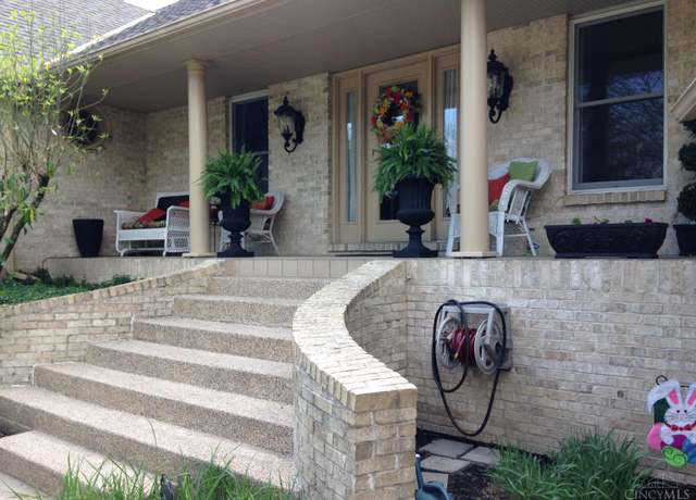 Property at 121 Random Dr, Hamilton, OH 45013, 4 beds, 3.5 baths