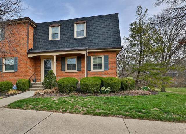 Property at 6 Creekwood Sq, Glendale, OH 45246, 3 beds, 2.5 baths