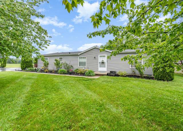 Property at 305 Meadow View Ln, Liberty Twp, OH 45177, 3 beds, 2 baths
