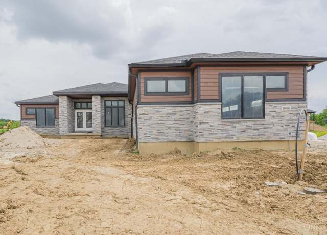Property at 1890 Horseshoe Bnd, Washington Twp, OH 45458, 4 beds, 3.5 baths