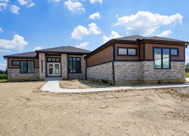 Property at 1890 Horseshoe Bnd, Washington Twp, OH 45458, 4 beds, 3.5 baths