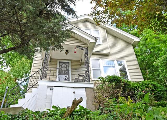 Property at 725 Riddle Rd, Cincinnati, OH 45220, 2 beds, 1.5 baths