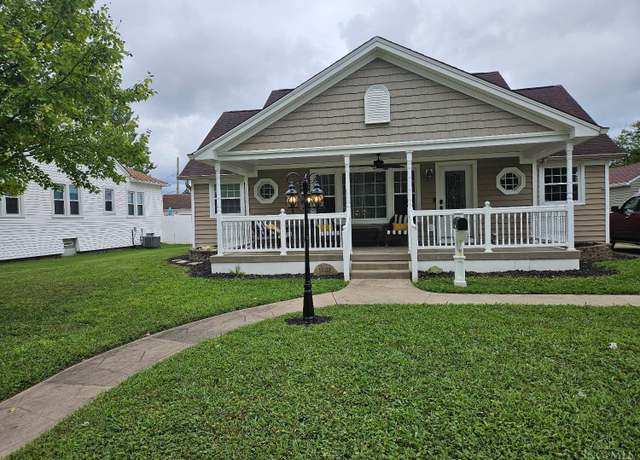 Property at 1607 Cereal Ave, Hamilton, OH 45013, 6 beds, 4.5 baths