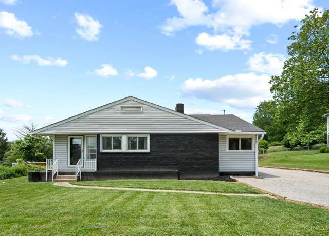 Property at 8 Limestone Blvd, Chillicothe, OH 45601, 3 beds, 1.5 baths