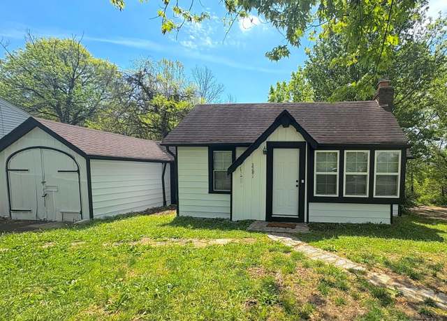 Property at 2281 E Galbraith Rd, Reading, OH 45237, 2 beds, 1 bath