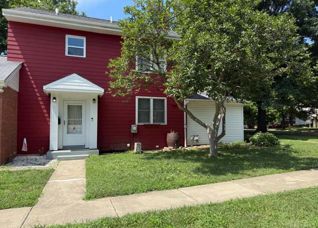 Property at 2 Brompton Ln, Greenhills, OH 45218, 3 beds, 1.5 baths