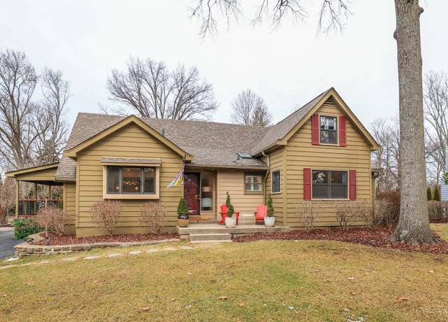 Property at 7520 Indian Hill Rd, Indian Hill, OH 45243, 4 beds, 3 baths