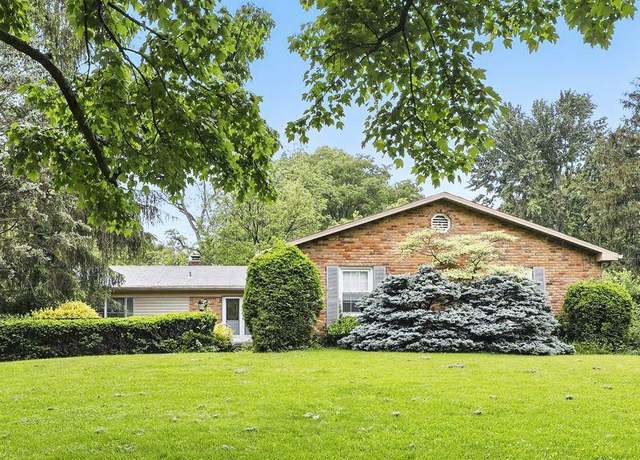 Property at 285 Poage Farm Rd, Wyoming, OH 45215, 4 beds, 4 baths
