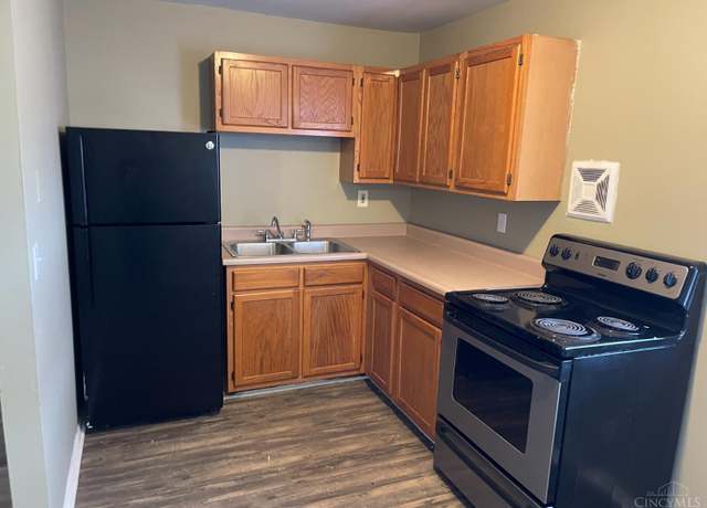 Property at 7843 Glen Orchard Dr, Cincinnati, OH 45237, 4 beds, 2 baths