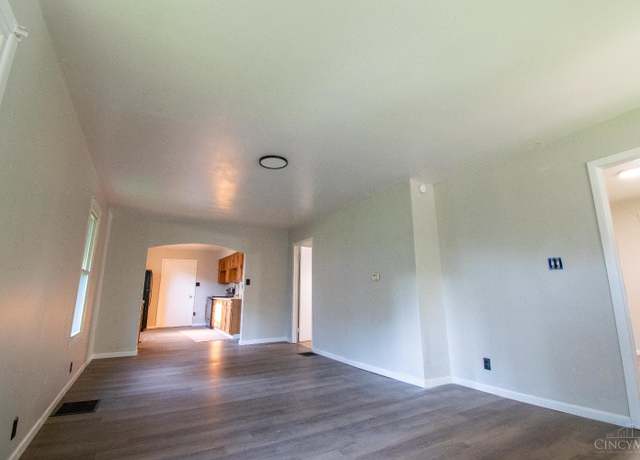 Property at 1708 Lawn Ave, Middletown, OH 45044, 2 beds, 1 bath