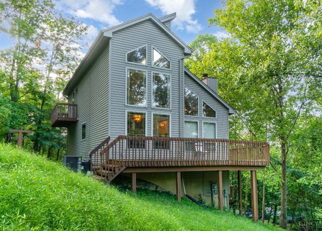 Property at 222 Obannon Ave, Loveland, OH 45140, 2 beds, 2.5 baths