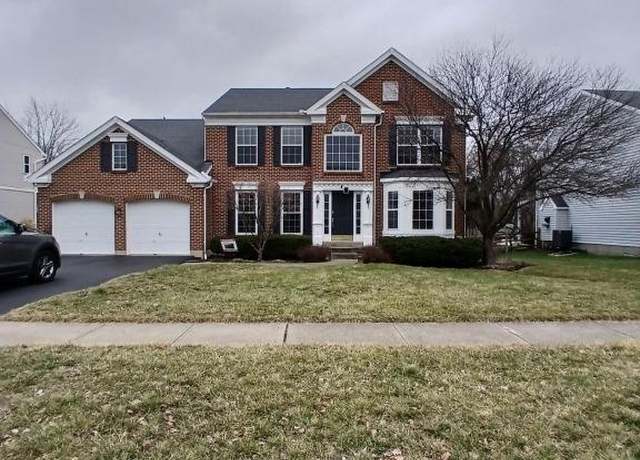 Property at 7692 W Lake Dr, West Chester, OH 45069, 4 beds, 2.5 baths