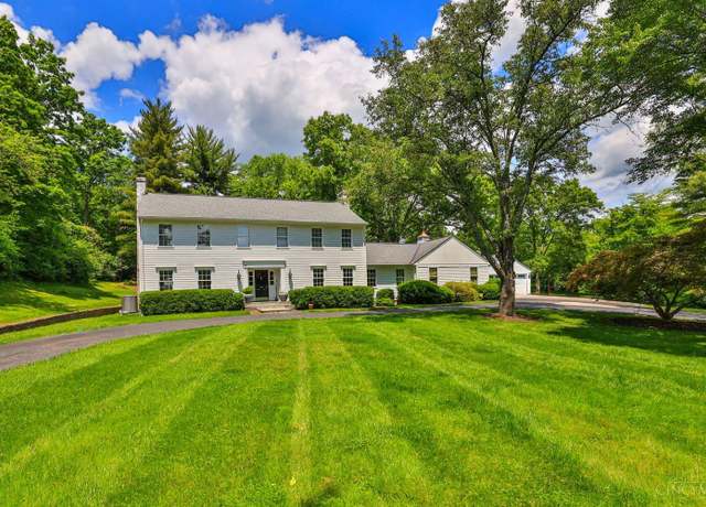 Property at 8080 Indian Hill Rd, Indian Hill, OH 45243, 4 beds, 3.5 baths
