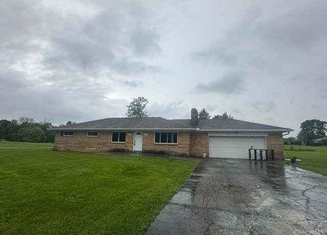 Property at 2625 Lebanon Rd, Lebanon, OH 45036, 2 beds, 3 baths