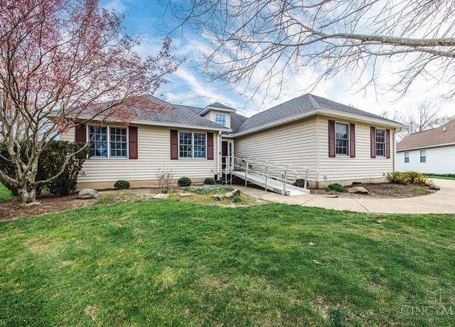 Property at 221 Morgan Cir, Oxford, OH 45056, 3 beds, 2.5 baths