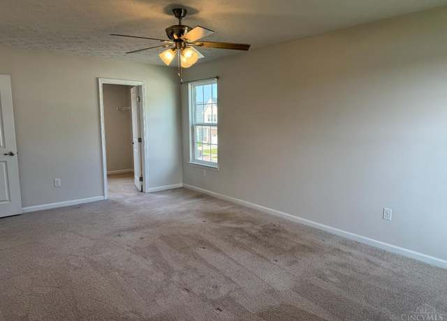 Property at 1071 Scullers Ln, Fairborn, OH 45324, 3 beds, 2.5 baths