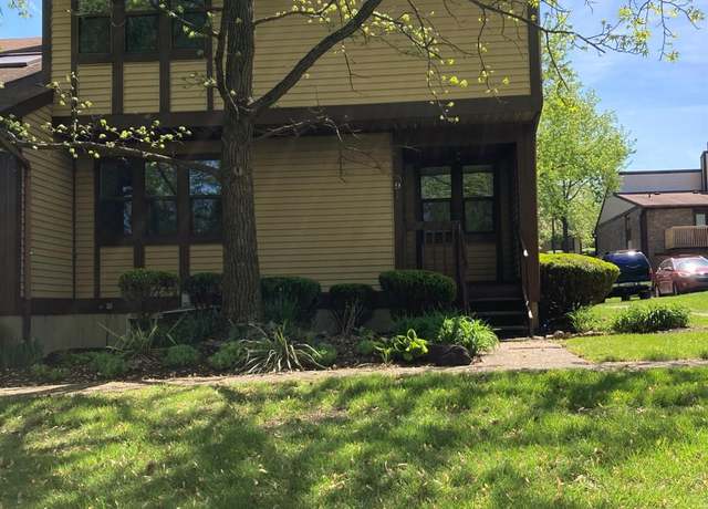 Property at 9 Eland Ct, Fairfield, OH 45014, 2 beds, 2.5 baths