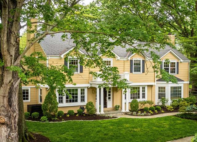 Property at 6906 Miami Bluff Dr, Mariemont, OH 45227, 5 beds, 5 baths