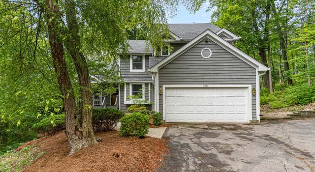 Photo of 3845 Chimney Hill Dr, Blue Ash, OH 45241