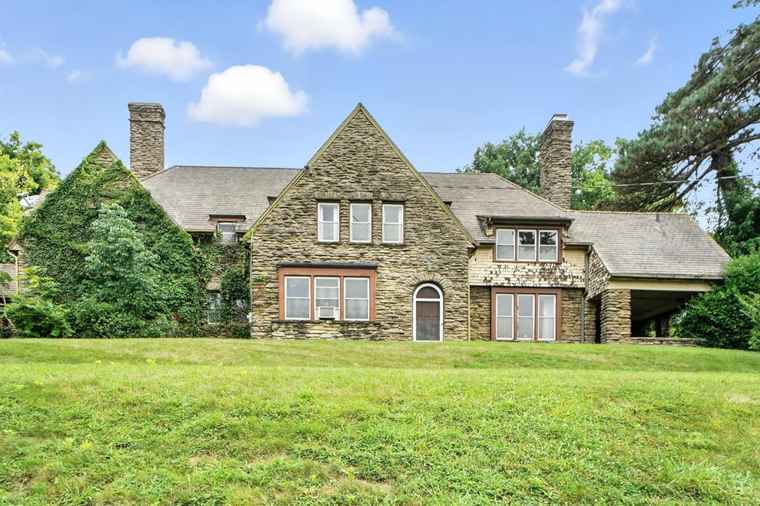Photo of 740 N Fred Shuttlesworth Cir Cincinnati, OH 45229