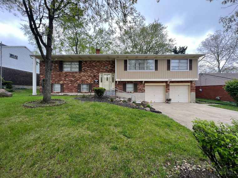 Photo of 816 Yorkhaven Rd Springdale, OH 45240
