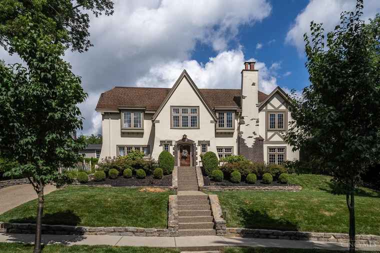 Photo of 1330 Observatory Dr Cincinnati, OH 45208