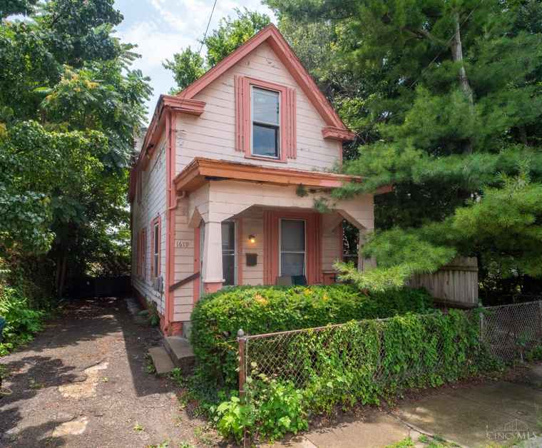 Photo of 1619 Burgoyne St Cincinnati, OH 45223