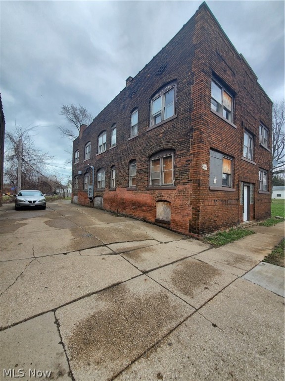 15213 Ridpath Ave, Cleveland, OH 44110