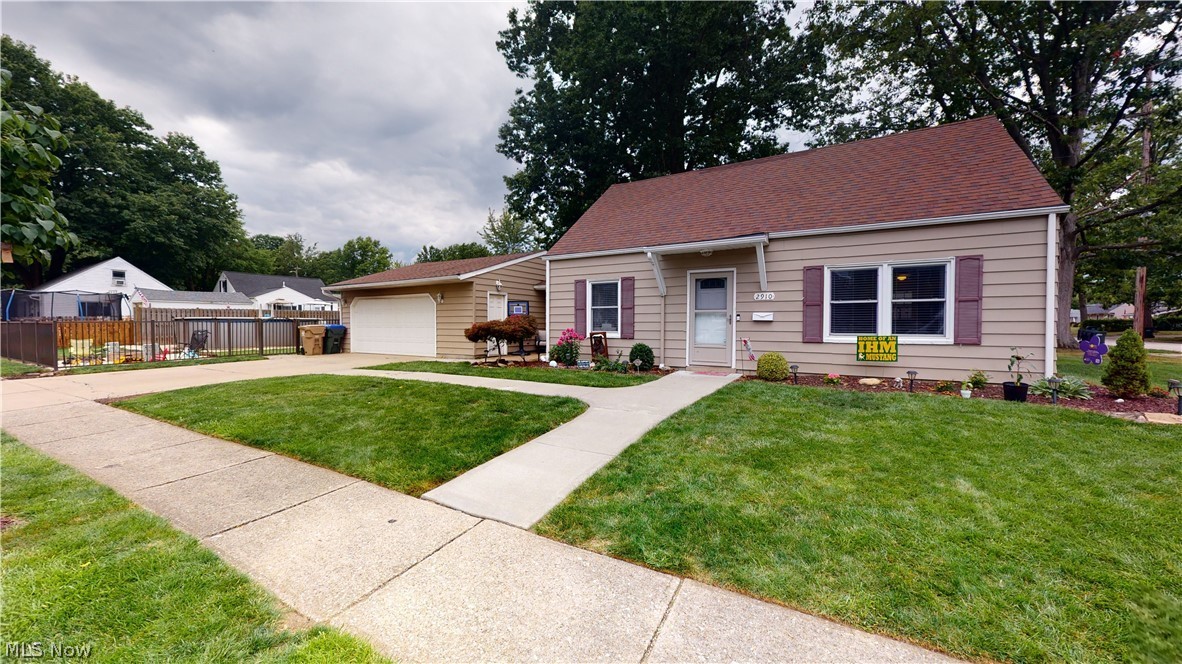2910 Elmwood St, Cuyahoga Falls, OH 44221