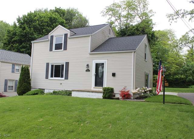 Property at 3141 Woodland Ave NW, Canton, OH 44709, 3 beds, 1.5 baths