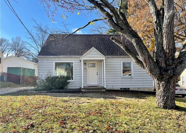 Property at 700 Kennebec Ave, Akron, OH 44305, 3 beds, 1 bath