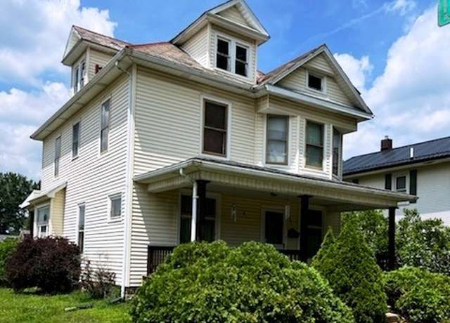 Property at 601 E 4th St, Dover, OH 44622, 4 beds, 1 bath
