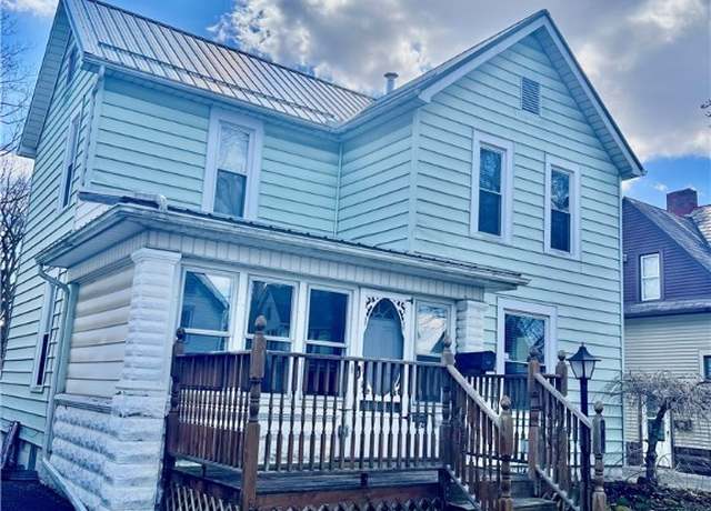 Property at 124 W Slingluff Ave, Dover, OH 44622, 3 beds, 2 baths