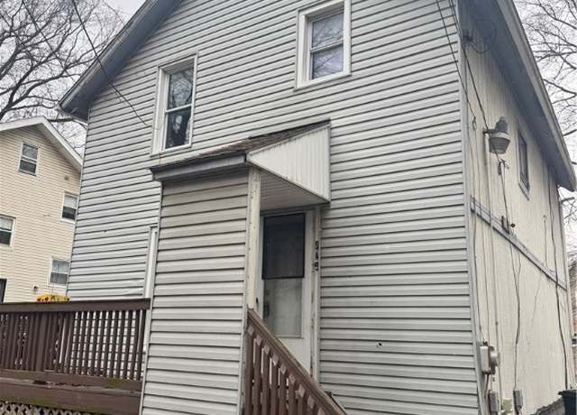 Property at 549 Hazel Pl, Akron, OH 44304, 4 beds, 1 bath