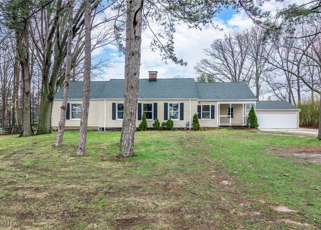 Property at 6602 W Ridgewood Dr, Parma, OH 44129, 3 beds, 2 baths