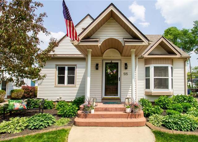 Property at 515 Parkside Dr, Bay Village, OH 44140, 3 beds, 2.5 baths