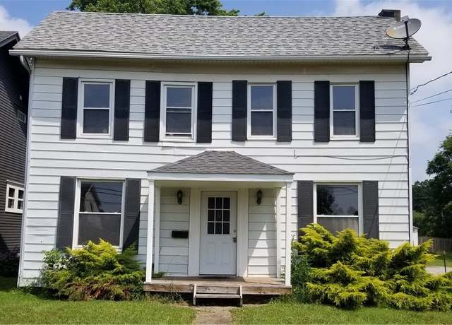 Property at 489 Columbia St, Leetonia, OH 44431, 3 beds, 1.5 baths