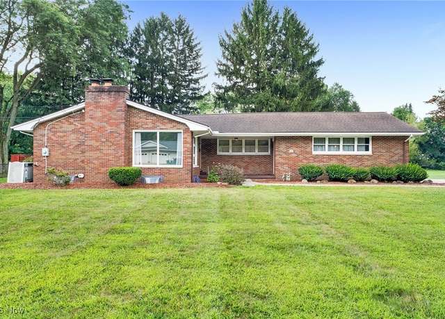 Property at 42 Orrlawn Dr, Tallmadge, OH 44278, 3 beds, 2 baths