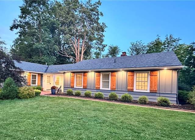 Property at 141 W Summit St, Chagrin Falls, OH 44022, 3 beds, 1 bath