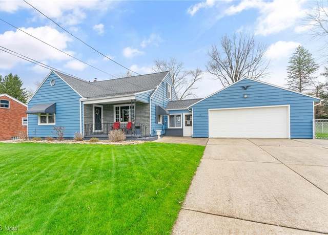 Property at 321 Hillcrest Ave, Hubbard, OH 44425, 4 beds, 2.5 baths