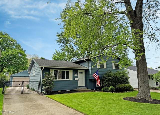 Property at 1102 Madrid Dr, Akron, OH 44313, 3 beds, 1.5 baths
