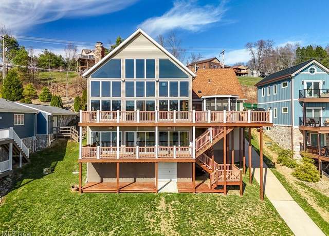 Property at 376 E Mohawk Dr, Malvern, OH 44644, 4 beds, 3.5 baths
